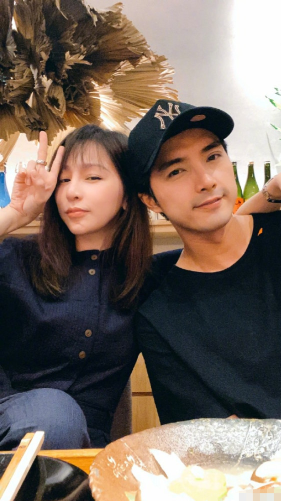 查美乐韩以烈9年后重聚韩以烈依旧英俊潇洒美乐却变成网红脸