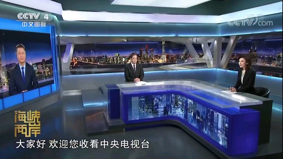 以为《海峡两岸》换了主持人?第一次见小鹿姐姐在李红的地盘录制节目