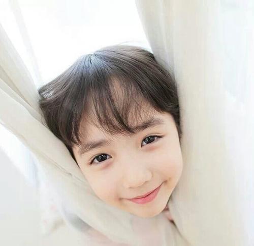 宝宝边吃奶边对妈妈笑这样的笑有意识吗妈妈可别不理