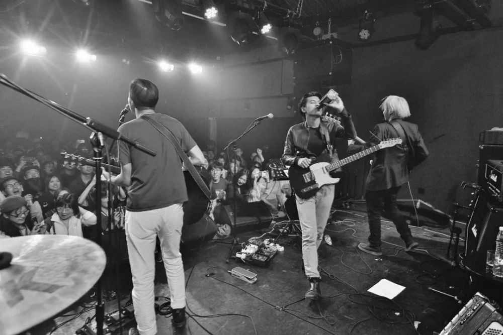 这是一首五条人式的中国迷幻摇滚土特产