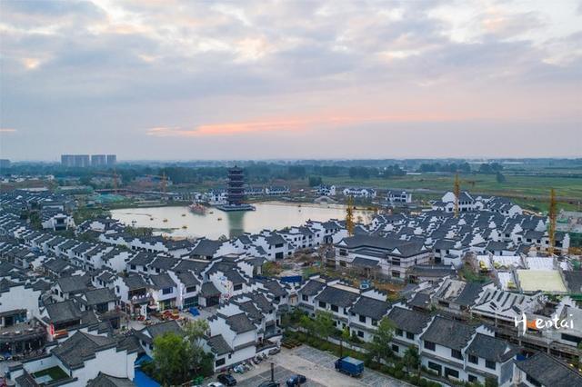 安徽滁州定远县古城夜市好吃好玩进门就是龙虾街游客新建的