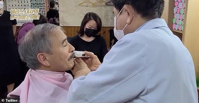 哈里·哈里斯|美国驻韩国大使系日裔美国人，留胡子被比作日本总督，无奈剃光