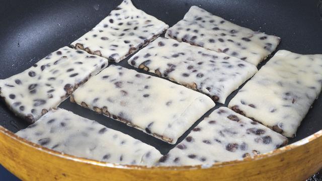 红豆饼不一样的做法 外面根本买不到 简单又好吃 4分钟就出锅 腾讯新闻