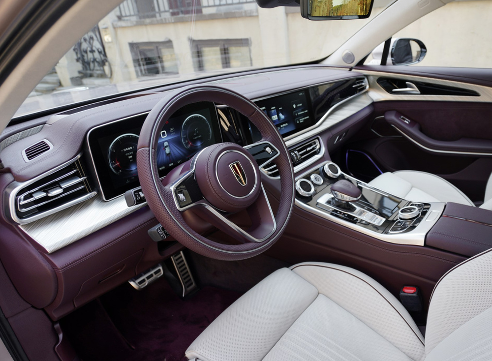 红旗h9还有更体面的版本双色加长版气场不输马云的迈巴赫