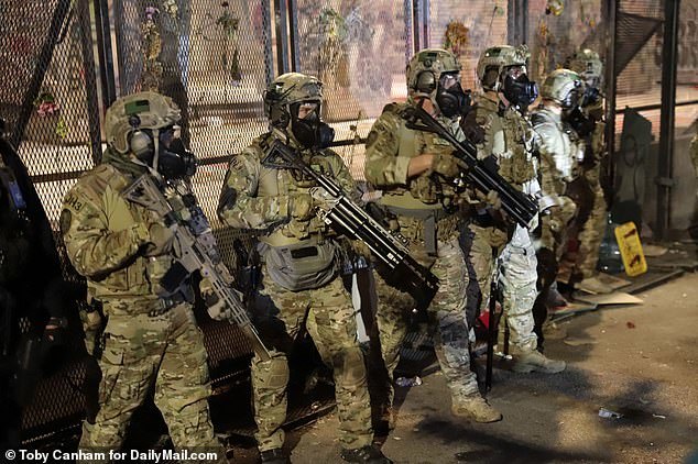 特朗普|特朗普加大力度镇压抗议者，向波特兰增派100多名联邦特工