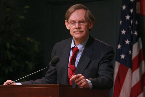 迈克·蓬佩奥|蓬佩奥“新冷战”演讲遭学者批评 傅高义：把中国定义为敌人无益