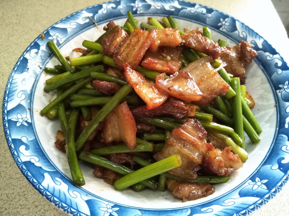 大厨教你,"蒜苔炒五花肉"的家常做法,真香