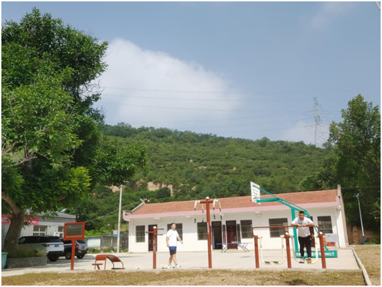 位于吉子现镇区以南9.8公里的河南村,属川道村庄.