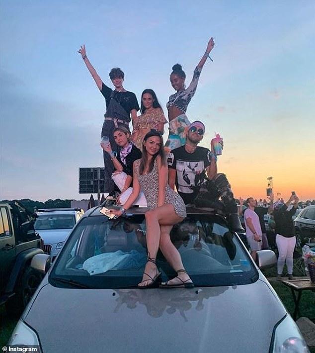 音乐会|美国纽约举办票价17万的慈善音乐会，大批名流不戴口罩聚集狂欢