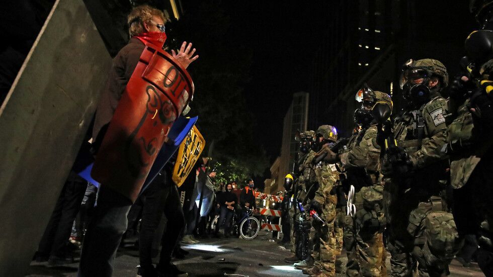 波特兰|波特兰反警暴游行变骚乱，美国司法部长怒斥：暴徒！