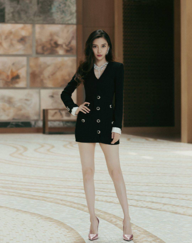 杨颖穿公主裙才是真正的迪士尼在逃公主肤白貌美人如其名