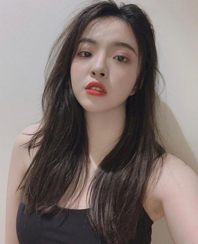 华谊千金王文也晒美照,网红脸美感十足,被指恋爱后太滋润