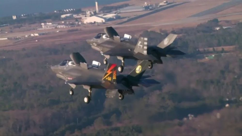 日本_军事|日本政府斥巨资购岛建美军基地，26万人联名反对！