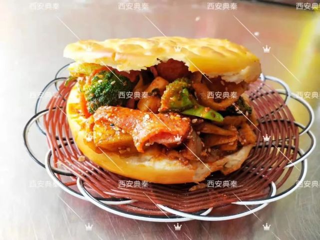 油炸串串可是街头一霸,任何食材只要经过了高温热油