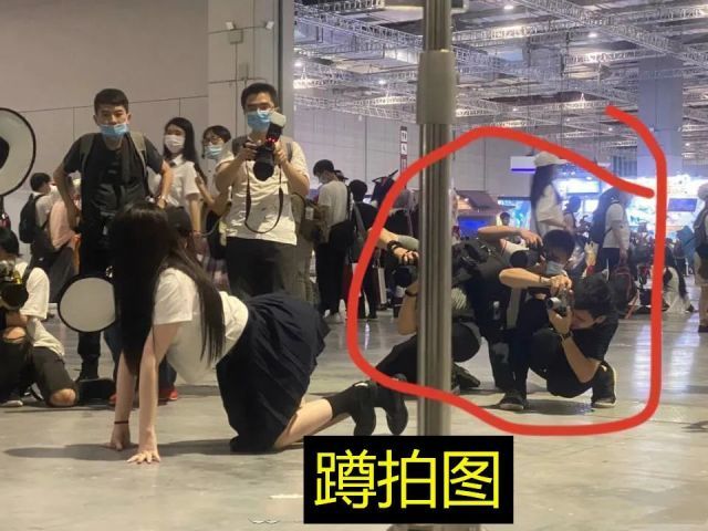续"小尤奈"事件,上海又爆jk"不雅"姿势,谁才最应该出来道歉