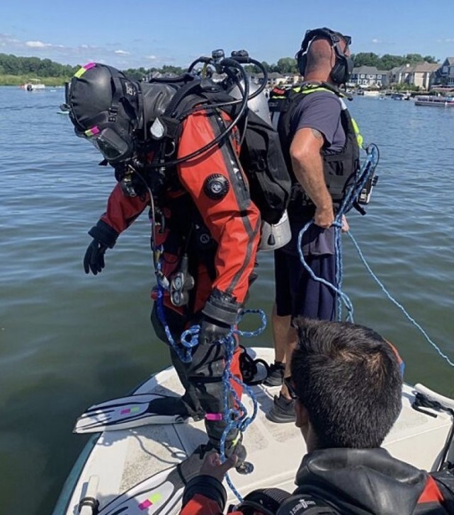 消防员|美国消防员花一小时水中搜寻，竟是为了找回一条价值14万的假肢