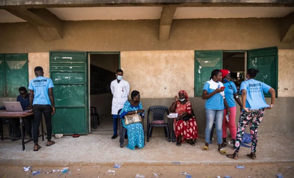 萨曼莎·穆罗佐基|献血教室、社区厨房、平价面包店……平凡人给我们最多感动