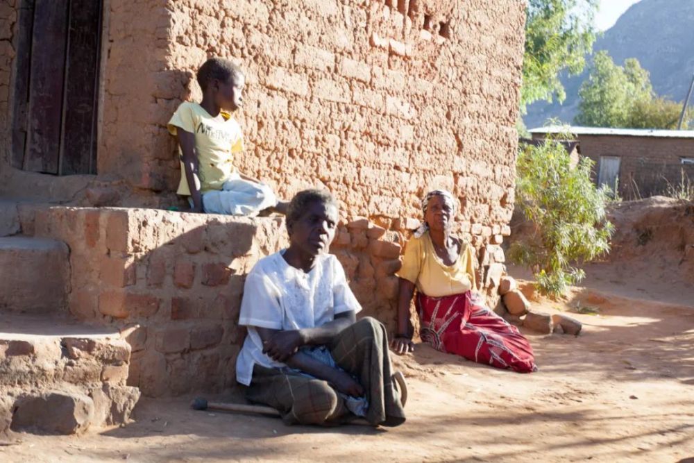 萨曼莎·穆罗佐基|献血教室、社区厨房、平价面包店……平凡人给我们最多感动