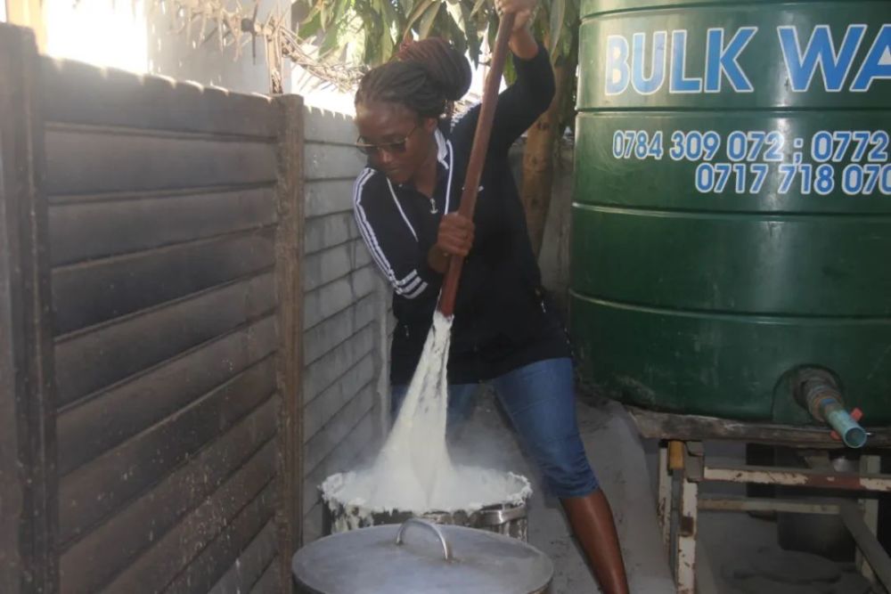 萨曼莎·穆罗佐基|献血教室、社区厨房、平价面包店……平凡人给我们最多感动