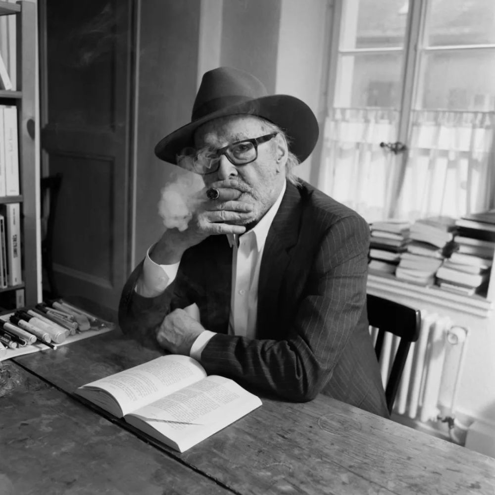 法国新浪潮导演戈达尔黑白写真大片_腾讯新闻