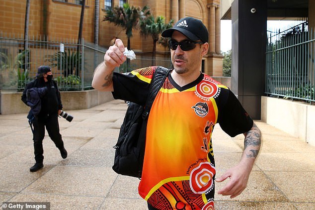 新南威尔士州|澳洲反种族抗议者当众撕碎千元罚单，警官放话：祝你在法庭上好运