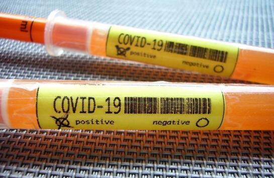 冠状病毒|美国一家14口聚餐全都感染新冠，现已有一人死亡，组织者很后悔