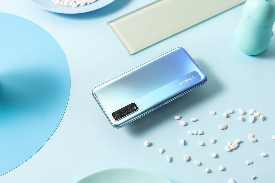 vivoy70s冷萃银新配色发布售价1798元起