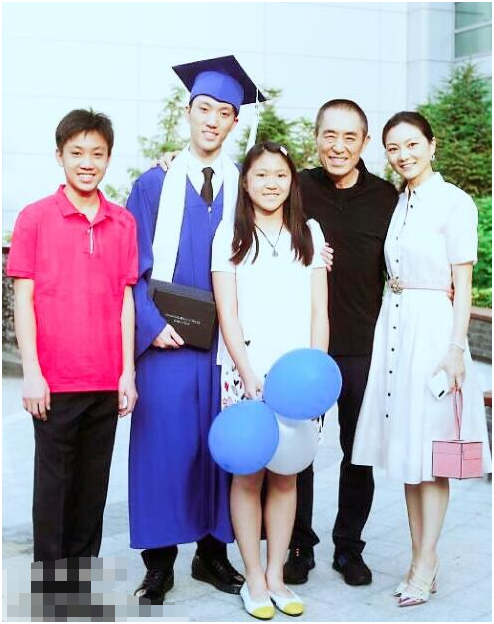 39岁陈婷近照穿运动装大秀小蛮腰嫁张艺谋21年恩爱如初