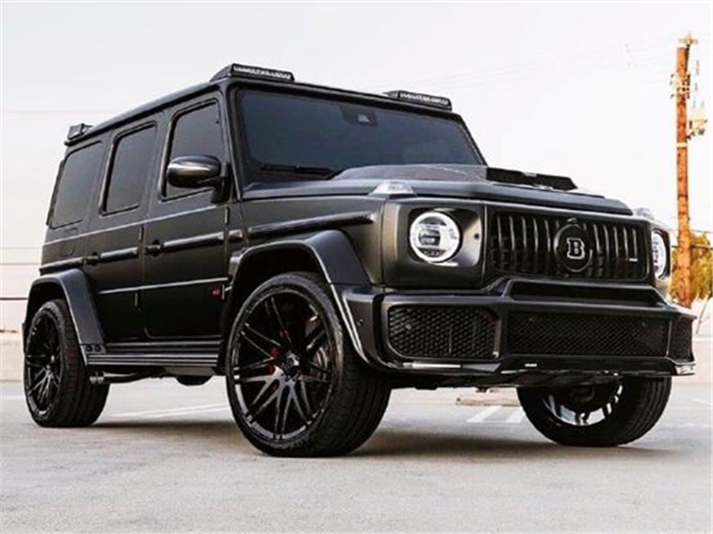 "奔驰神车"惹人眼球,车身印有两行字,路人:好羡慕,想拥有!