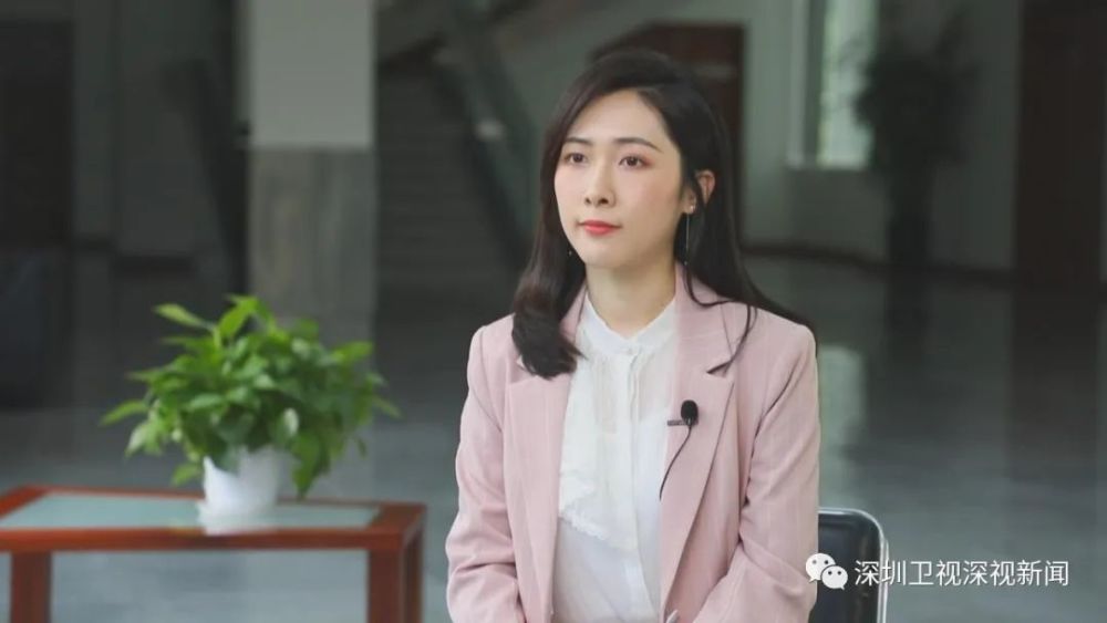 深圳卫视记者何嘉琪:您是1983年首次来深圳的,当时您还是中国社科院