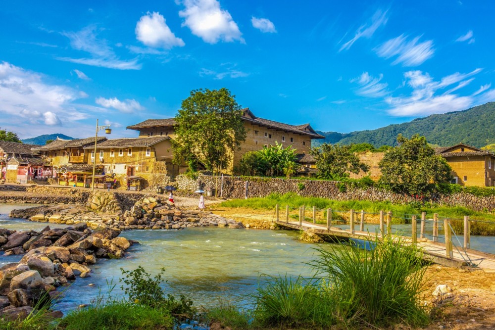 除了怀远楼,云水谣景区最为壮观的还是和贵楼,随着2003年福建土楼申遗