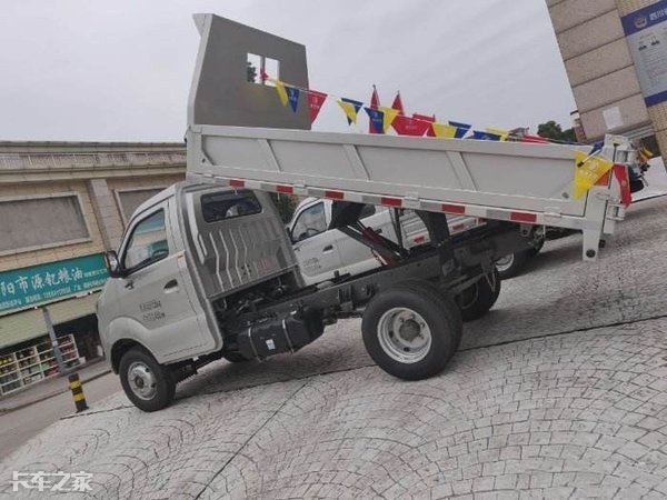 拉货同时还能兼顾家用重汽王牌w1双排自卸车52万元起