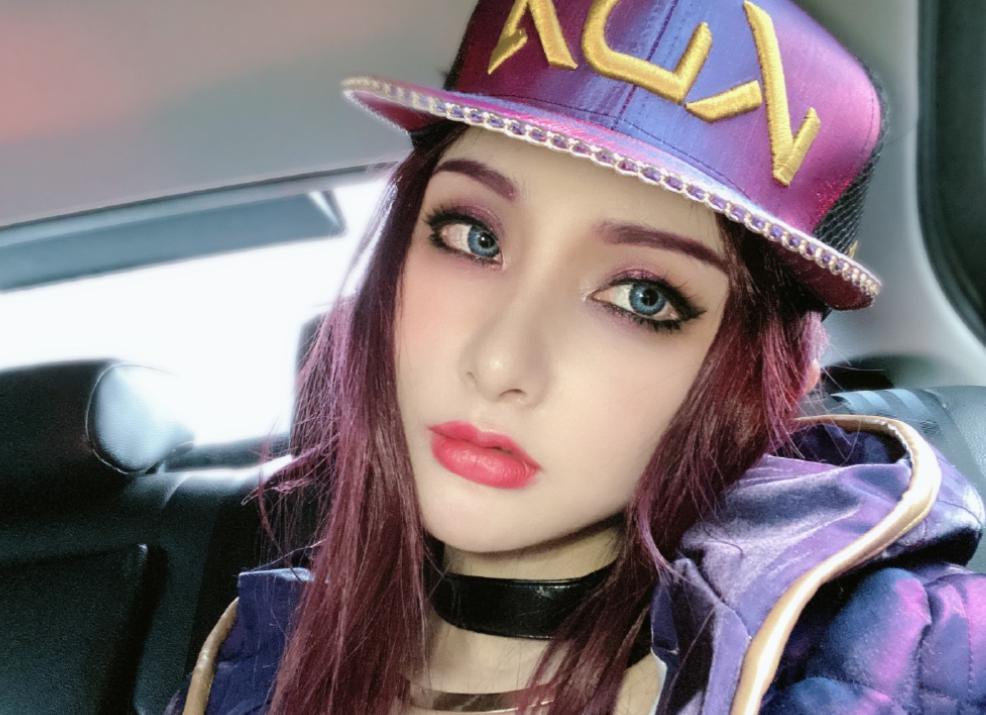 最新cos大作kda阿卡丽,亮点是放出了素颜照