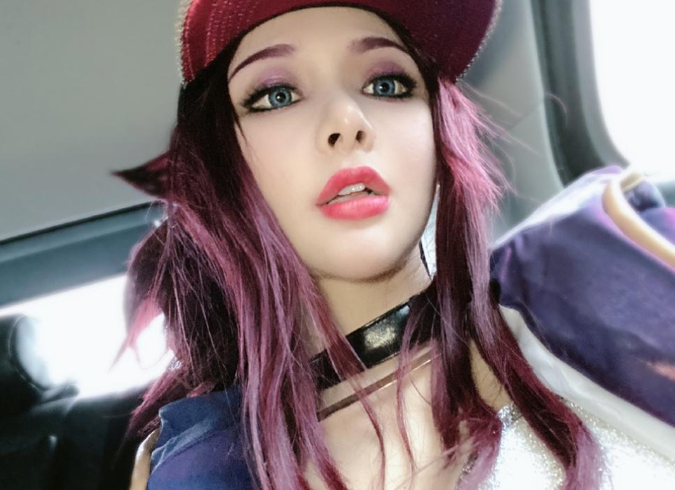 魔王再次营业最新cos大作kda阿卡丽亮点是放出了素颜照