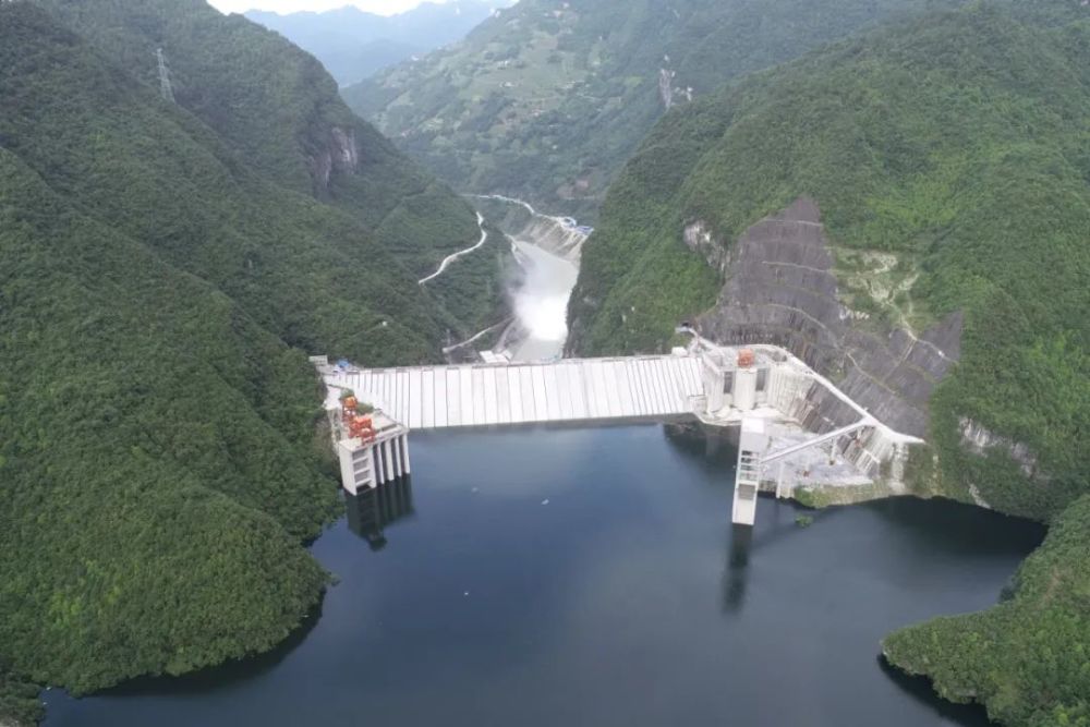 7月的江坪河水电站工程.轩臣金摄见证江坪河水电站正式投产发电现场.