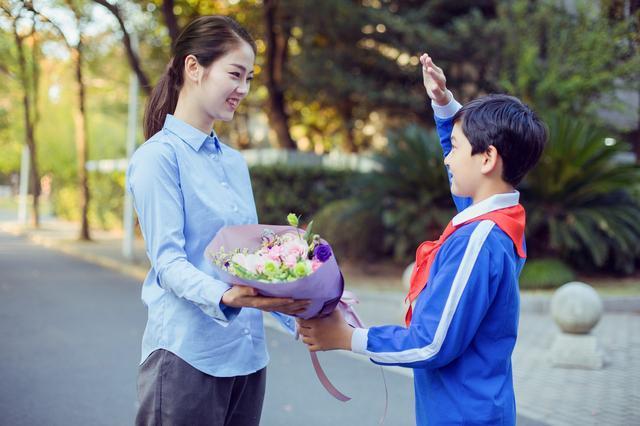 5個藝人直呼楊迪媽媽阿姨聽聽鞠婧禕的稱呼素質不是天生就有