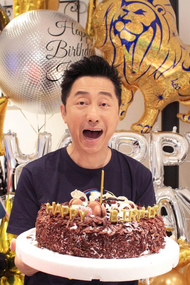 身材都保持很不错喔,希望哈林哥可以再多生几个,年龄不是问题的,视觉