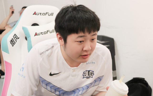 LPL比分：BLG与EDG以2-0的比分干净利落地击败对手，胜利关键在谁身上？