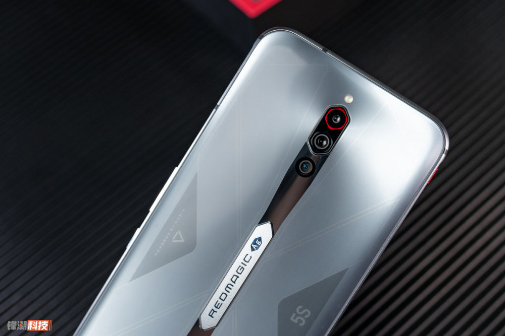 红魔5s游戏手机图赏深邃灵动的冰风银翼