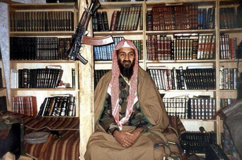 本拉登隐姓埋名,也不使用手机,美军是如何找到他的?