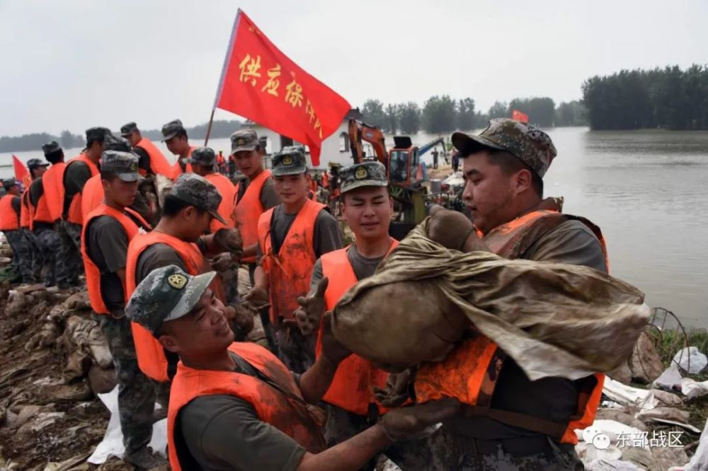 从战疫抗洪看"迷彩绿"大美如画