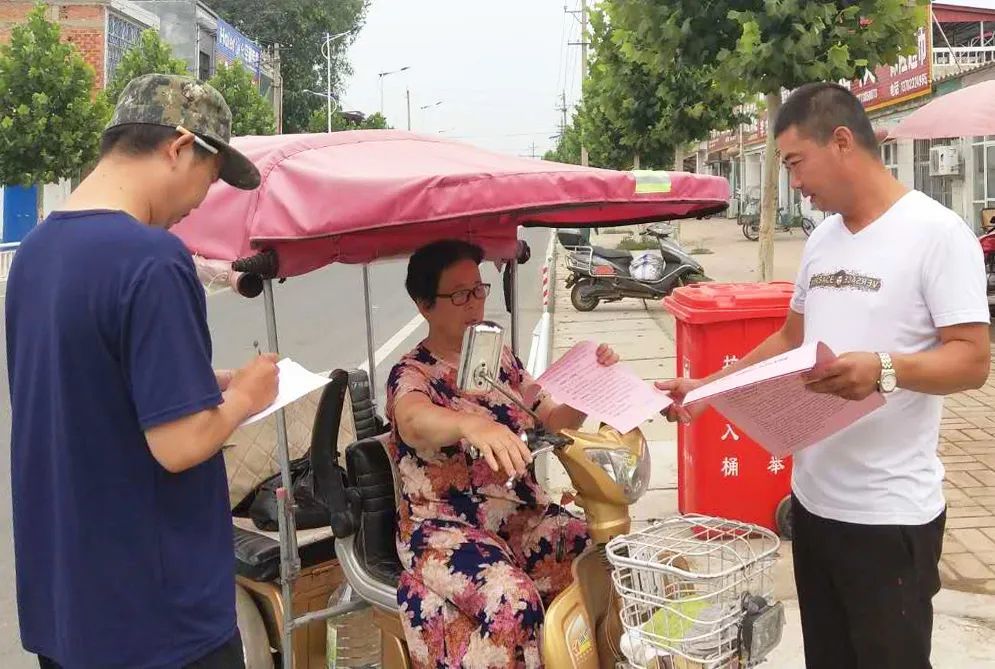 在此基础上,襄城县司法局派驻工作组走村串巷,深入农户,通过走访座谈