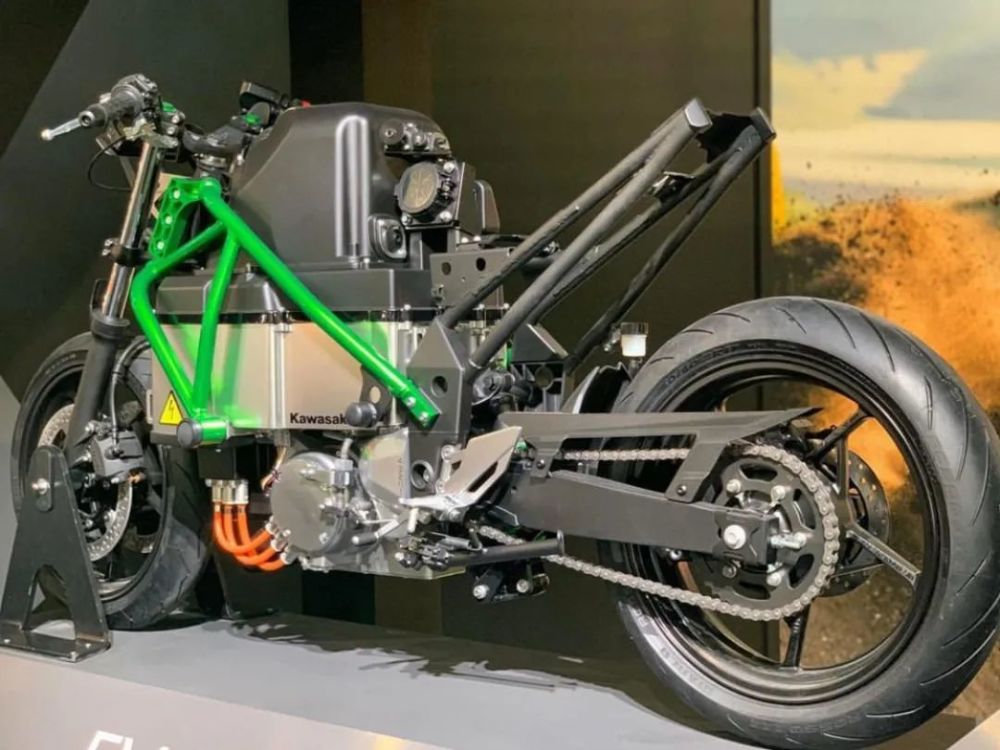 四缸二冲程混合动力摩托车,川崎太会玩了!