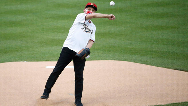 彼得·纳瓦罗|曾疯狂嘲讽福奇，如今白宫贸易顾问纳瓦罗秒变脸