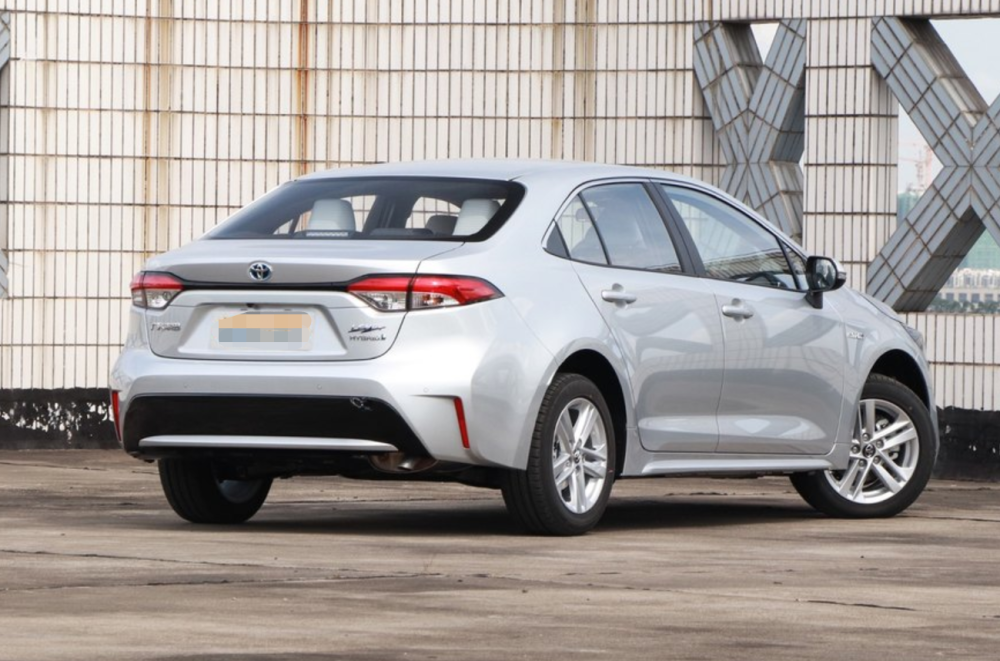 入门比卡罗拉便宜1.2万,11万落地配皮质座椅,雷凌配置有多高?