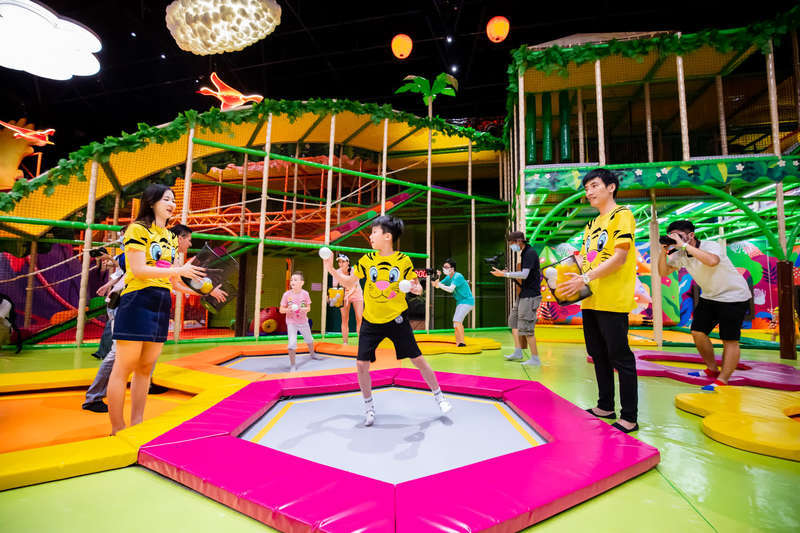 炎炎夏日室内游乐场成亲子活动的首选