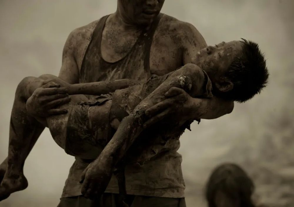 灾难面前的中国人渺小而伟大