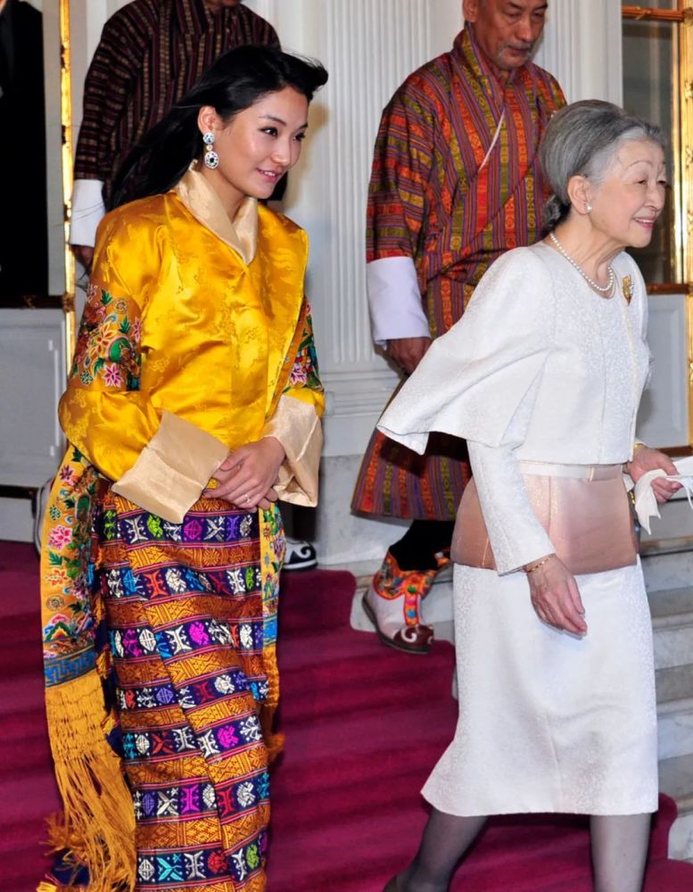 不丹王后见美智子皇后 一张迷妹脸写满崇拜 细心观察绝代美人 腾讯新闻