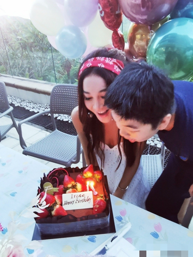 每日吃瓜温碧霞晒老公与养子全家福baby15岁短片曝光龅牙明显