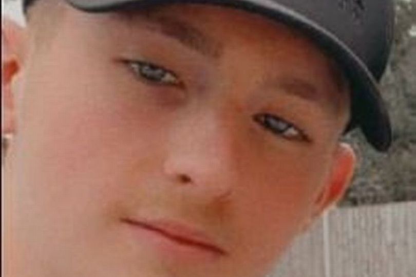 詹姆斯·芬奇|英国少年在女友死亡一年后依旧伤心欲绝，在网上再次告白后神秘死亡